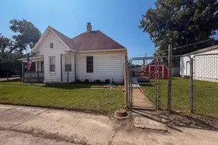 202 E 2nd St, De Soto, MO 63020 - Photo 8