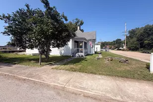 202 E 2nd St, De Soto, MO 63020 - Photo 4