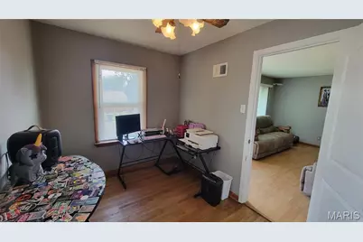 9521 Theodosia Avenue, Saint Louis, MO 63114 - Photo 16