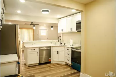 10060 Sheldon Drive, Saint Louis, MO 63137 - Photo 8