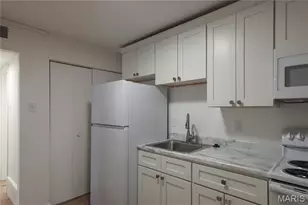 4770 Kings Dr, Saint Louis, MO 63116 - Photo 16
