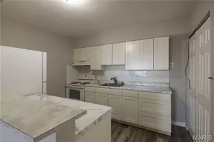 4770 Kings Dr, Saint Louis, MO 63116 - Photo 6