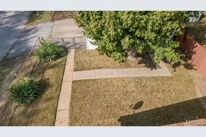 3301 Suncrest Avenue, Breckenridge Hills, MO 63114 - Photo 10