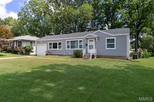 10212 Surf Dr, Bellefontaine Neighbors, MO 63137 - Photo 1