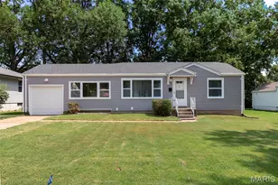 10212 Surf Dr, Bellefontaine Neighbors, MO 63137 - Photo 2
