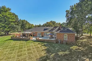 11 Rolling Rock Ln, Saint Louis, MO 63124 - Photo 8