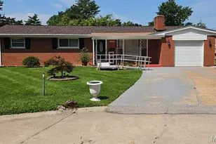 2625 Terri Lee Ct, Saint Louis, MO 63114 - Photo 1