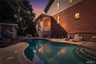 2662 Mcknight Crossing Ct, Saint Louis, MO 63124 - Photo 2
