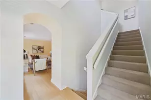 2662 Mcknight Crossing Ct, Saint Louis, MO 63124 - Photo 4