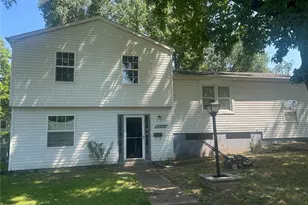 2375 Oakwood Manor Dr, Florissant, MO 63031 - Photo 1