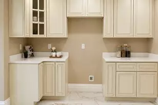 5849 De Giverville Ave, Saint Louis, MO 63112 - Photo 8