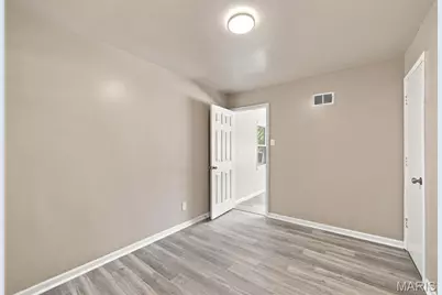 5549 Sapphire Avenue, Saint Louis, MO 63136 - Photo 8