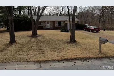 444 Essen Lane, Ballwin, MO 63021 - Photo 2