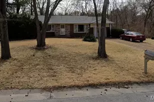 444 Essen Ln, Ballwin, MO 63021 - Photo 2