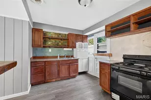 6829 St Olaf Dr, Berkeley, MO 63134 - Photo 8