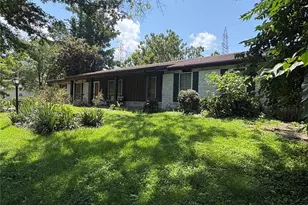 12404 Merrick Dr, Unincorporated, MO 63146 - Photo 2