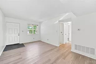 9081 W Swan Cir, Saint Louis, MO 63144 - Photo 4