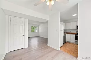 9081 W Swan Cir, Saint Louis, MO 63144 - Photo 8