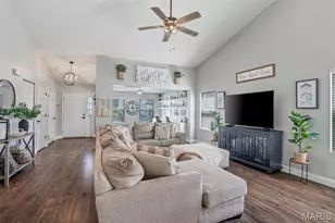 2046 Preston Woods Pkwy, Lake Saint Louis, MO 63367 - Photo 8