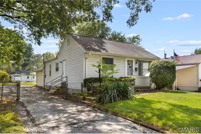 8 Wescott Drive, Florissant, MO 63031 - Photo 2