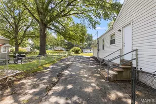8 Wescott Dr, Florissant, MO 63031 - Photo 18
