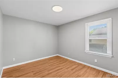 8 Wescott Drive, Florissant, MO 63031 - Photo 12