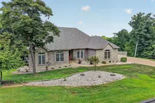 3840 Rooster Ridge Ln, Defiance, MO 63341 - Photo 2