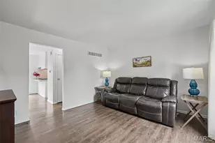 1223 Clarkson Ct, Ballwin, MO 63011 - Photo 2