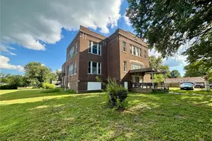 610 Clay St, Wellsville, MO 63384 - Photo 2