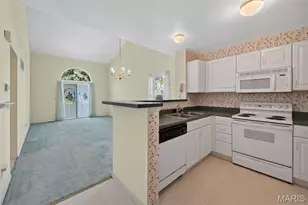 10427 Tiffany Village Ct, Saint Louis, MO 63123 - Photo 6