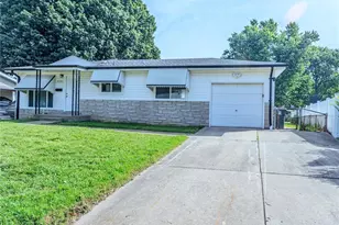 6716 Lightwood Dr, Hazelwood, MO 63042 - Photo 2
