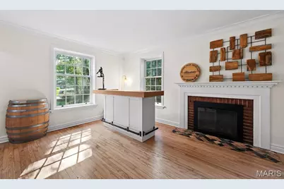 225 Parkland Avenue, Glendale, MO 63122 - Photo 2