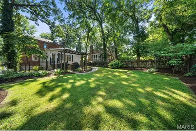225 Parkland Avenue, Glendale, MO 63122 - Photo 28