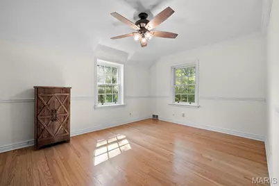225 Parkland Avenue, Glendale, MO 63122 - Photo 18