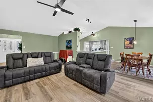 72 Hickoryshade Ct, Saint Peters, MO 63376 - Photo 4