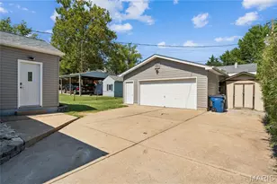 918 Perry St, Saint Charles, MO 63301 - Photo 4