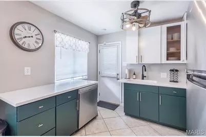 9920 Bunker Hill Drive #E, Saint Louis, MO 63123 - Photo 10