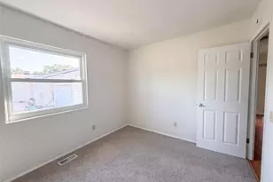 12132 Jerries Ln, Florissant, MO 63033 - Photo 16