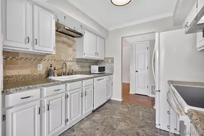 970 N Spoede #46, Saint Louis, MO 63146 - Photo 8