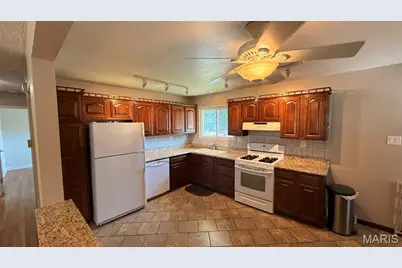 10830 Atterbury Drive, Saint Louis, MO 63123 - Photo 4