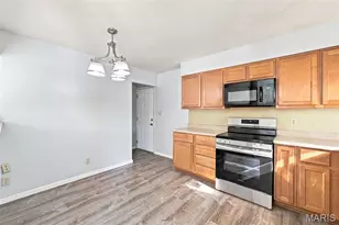 12022 Trampe Heights Ln, Hazelwood, MO 63138 - Photo 10