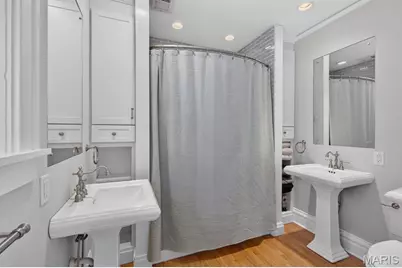 7035 Forsyth Boulevard, University City, MO 63105 - Photo 16