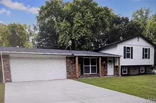 18 Craigwood Dr, Saint Peters, MO 63376 - Photo 1