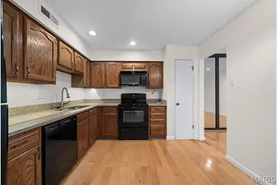 1968 Meadowtree Lane #5, Kirkwood, MO 63122 - Photo 18