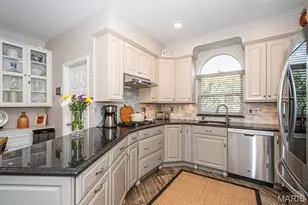 4147 Westminster Pl, Saint Louis, MO 63108 - Photo 12