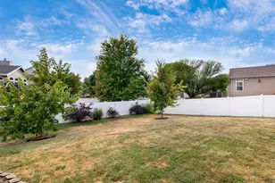 305 Valley Bluff Dr, Wentzville, MO 63385 - Photo 46