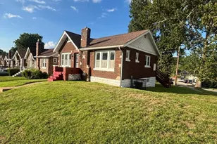 6905 Leedale Dr, Saint Louis, MO 63121 - Photo 2