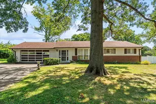 19 W Meadow Ln, Ballwin, MO 63021 - Photo 2
