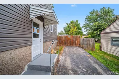 9425 Ridge Avenue, Saint Louis, MO 63114 - Photo 8