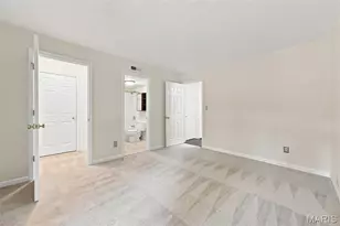 1920 Hunting Lake Ct, Kirkwood, MO 63122 - Photo 18
